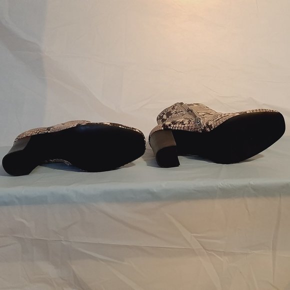 Steve Madden Snake Skin Boot Heel Size 10 !NEW! - Picture 4 of 7